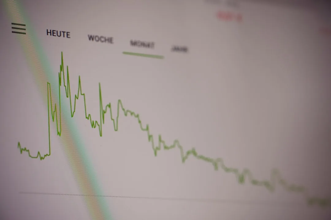Conceptual illustration comparing two low-volatility ETF strategies, USMV and SPLV